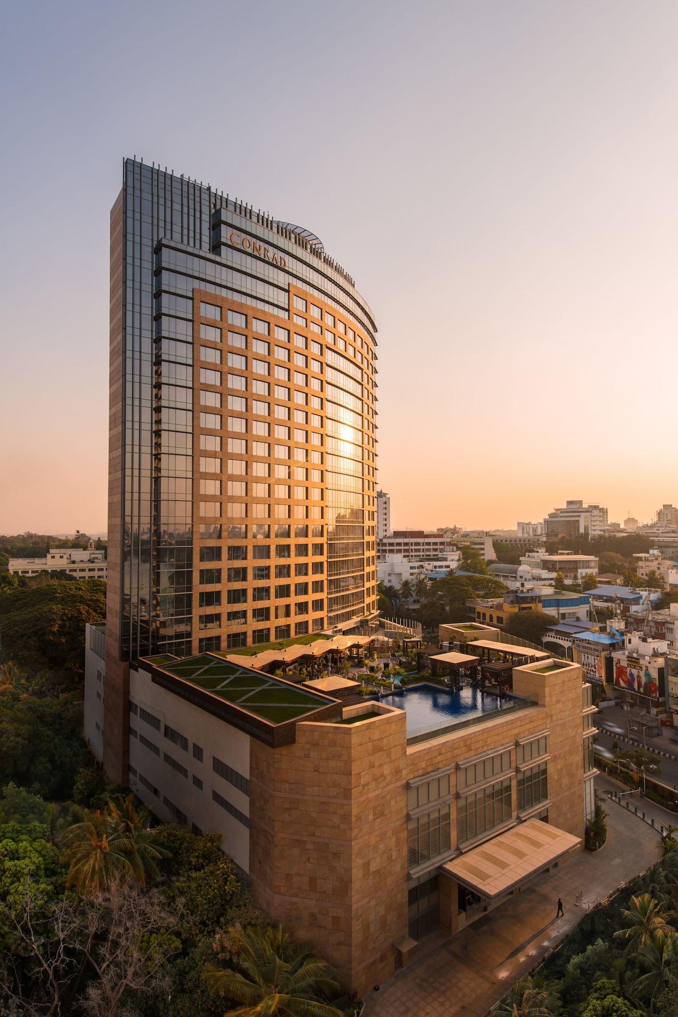 Conrad Bengaluru Hotel Екстериор снимка