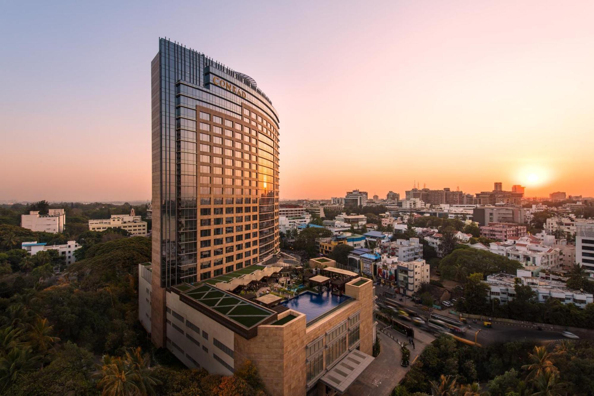 Conrad Bengaluru Hotel Екстериор снимка